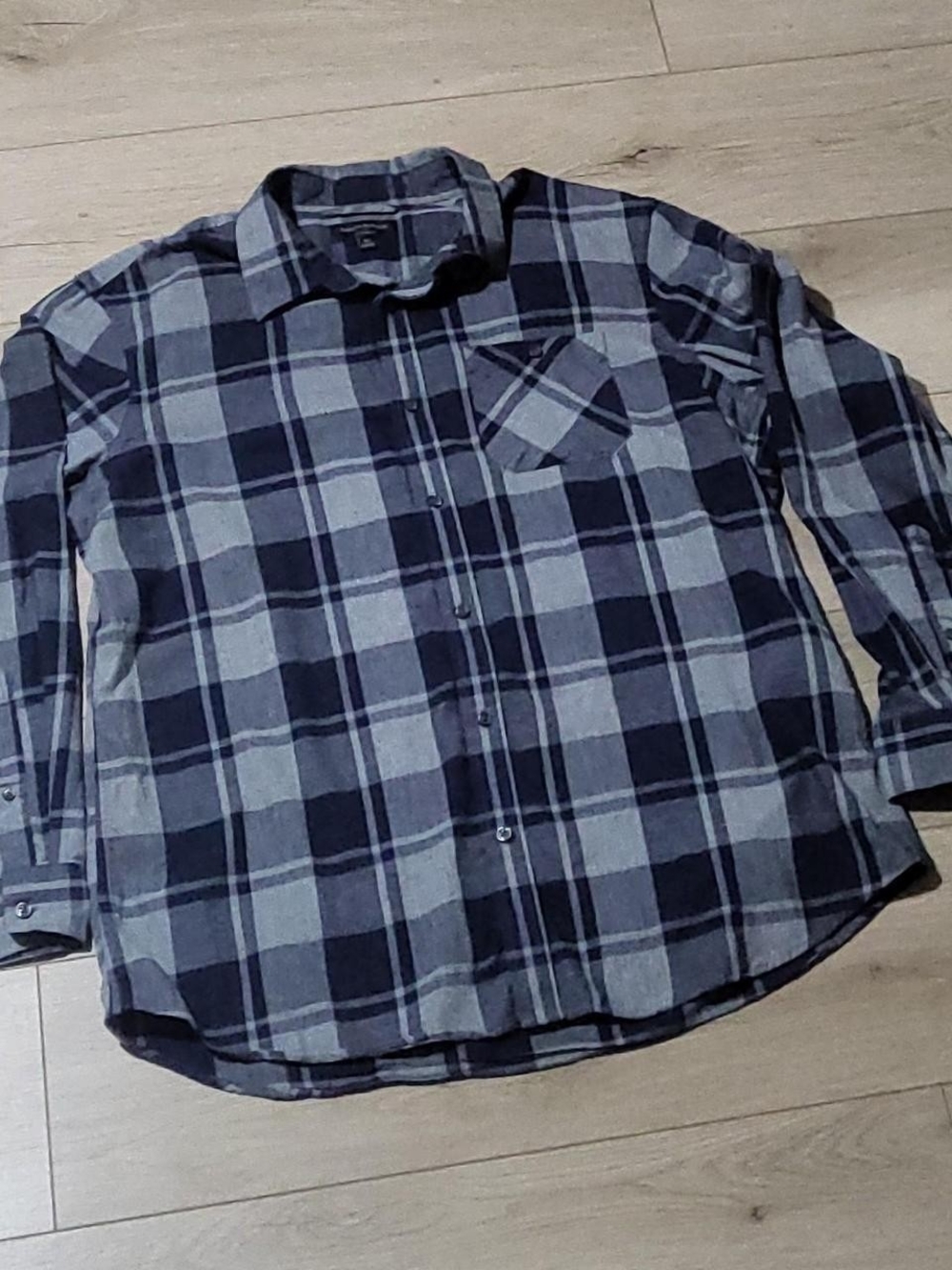 Banana Republic Men's Navy and Light Gray Plaid Button-Down Shirt